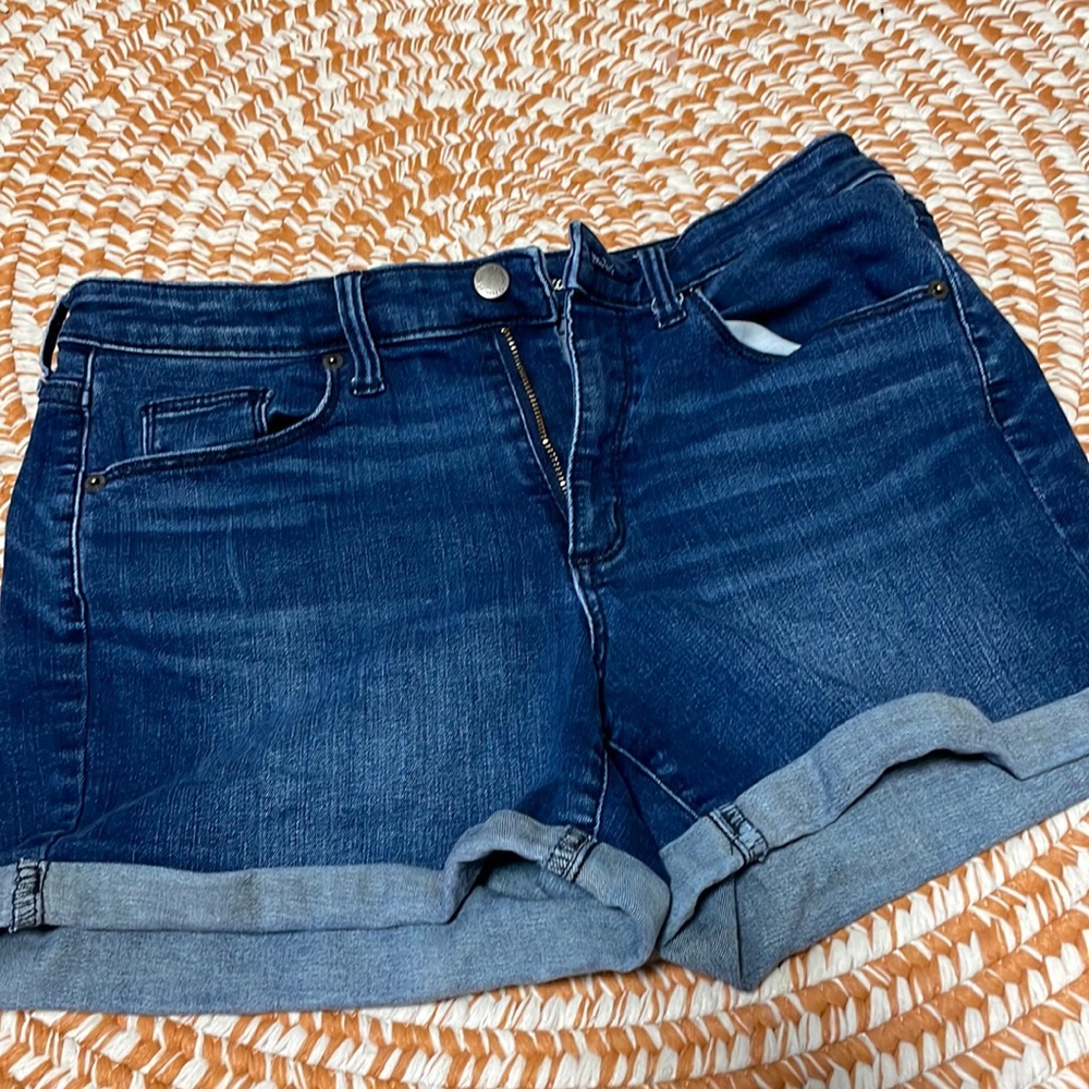 Universal Thread shorts